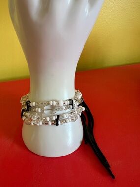 🇨🇦🎁Silver & white glass bead bracelet pair • black leather • Aboriginal-inspired